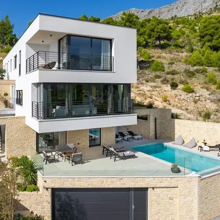 Spectacular Sea Views !!! *