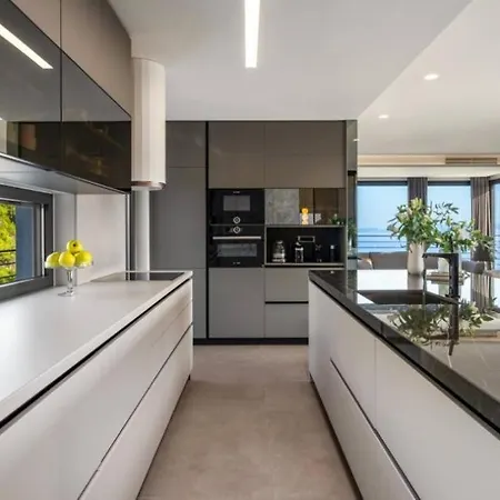 بيت ضيافة Spectacular Sea Views !!!